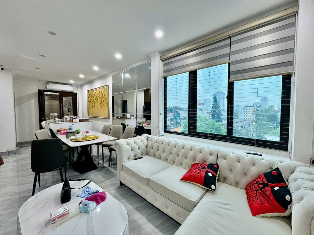 BÁN NHÀ KHU PHÂN LÔ CÁN BỘ TẠI  ĐƯỜNG HỒ TÙNG MẬU - Ô TÔ VÀO NHÀ - VÀI BƯỚC RA Ô TÔ TRÁNH- NỘI THẤT ĐẸP.